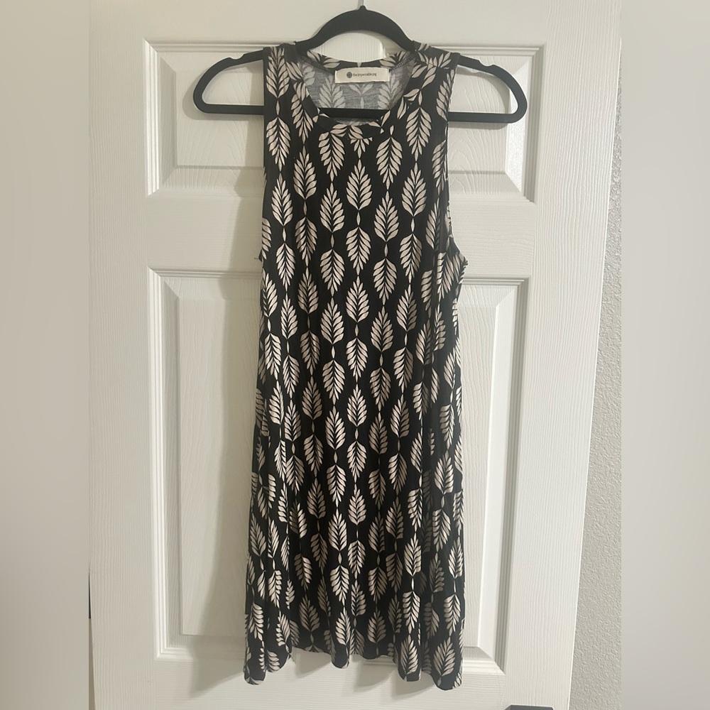 The Impeccable Pig Black and White Leaf Pattern Shift Dress